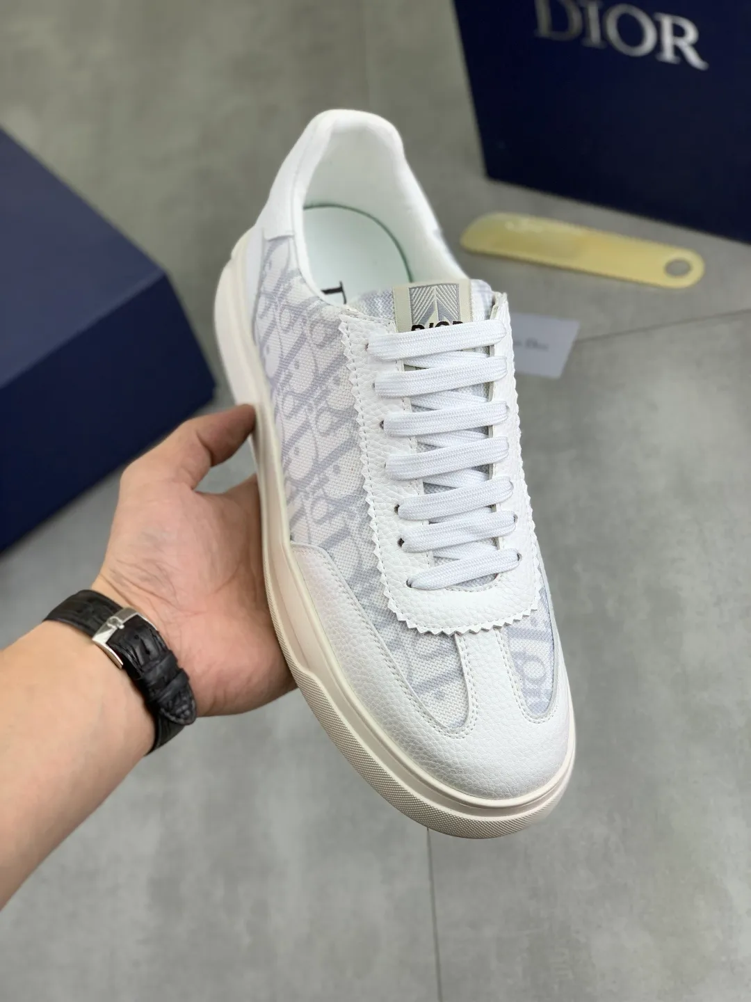 Men's men's shoes P420💰[New style]🆘[Dior] Dior original lace-up low-top men's shoes Classic casual shoes 🔥This model is the official classic model with high quality and made by famous original designers. It is made of high-quality cowhide with original materials➕comfortable and breathable mesh lining➕pigskin insole. The perfect last shape and generous and fashionable design have attracted many consumers and are suitable for drivers to drive🚗. What you want is the best quality in the market. Color: 4️⃣Color Code number: 38--44 (45 customized)
